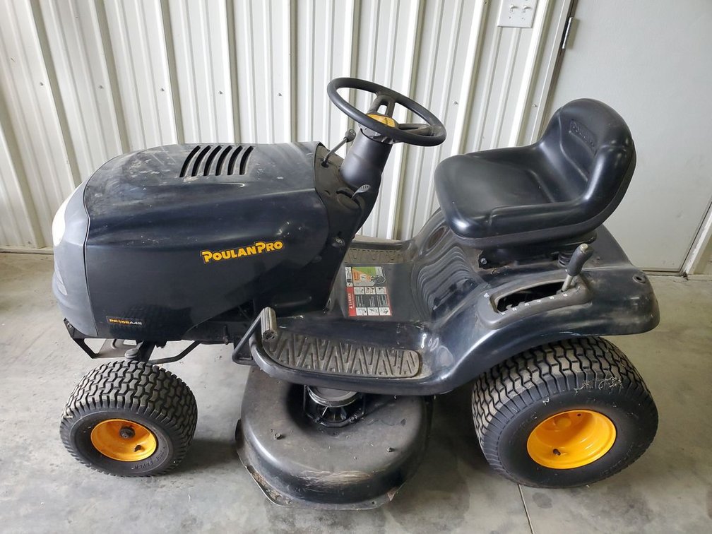 Lot 18: Poulan Pro PP155A42 42in Riding Lawn Mower 15.5HP Briggs