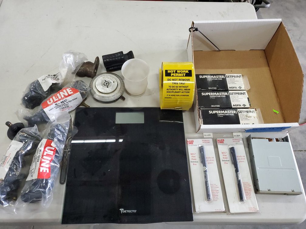 Lot 71: Box Lot of Assorted Garage Supply Items