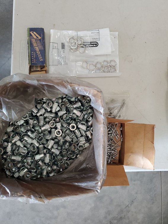 Lot 173: Mixed Industrial Fasteners Lot Rivet Nuts Avdel Rivets M20 Locknuts