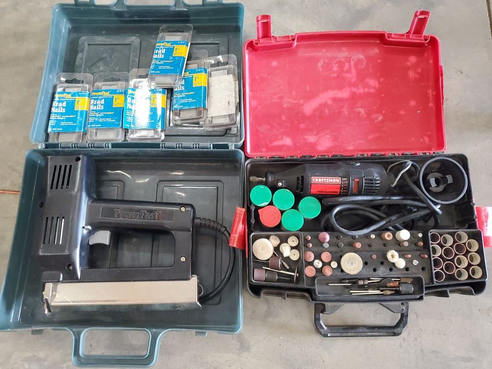 Lot 185: Craftsman Rotary Tool & PowerFast Brad Nailer Kit Tested Working