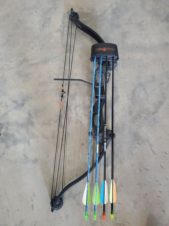 Lot 188: High Five Youth Compound Bow Set w/ Quiver & 4 Arrows Used