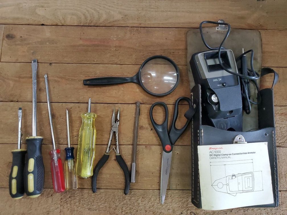 Lot 132: Snap-On AC1000 Clamp Meter Tool Lot w/ Case Manual Screwdrivers