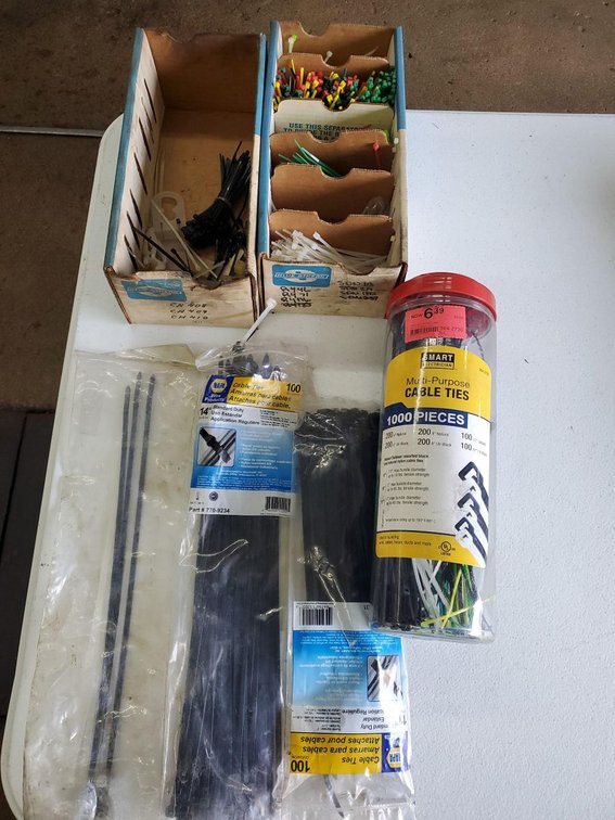 Lot 12: Lot of Zip Ties