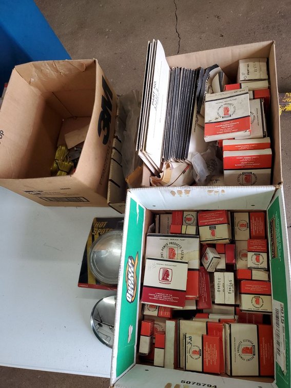 Lot 20: Lot of Assorted Vintage Tecumseh Lawson Engine Parts & Hardware