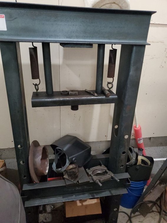 Lot 27: Heavy Duty Press
