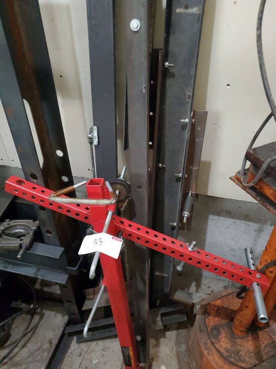 Lot 33: Jig for splitting engine and transmissions