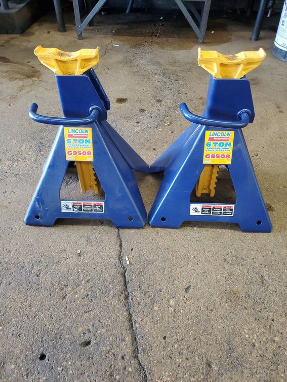 Lot 54: Pair of Lincoln Automotive 6 Ton Jack Stands G9508 Used