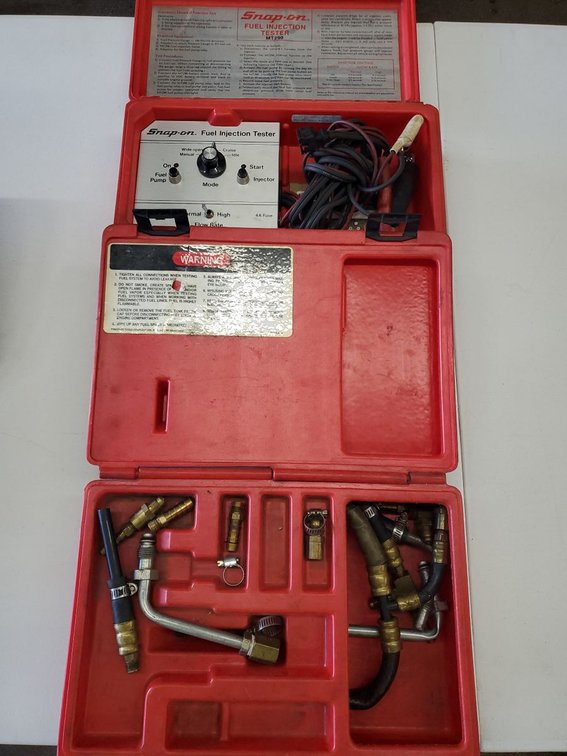 Lot 60: Snap-on MT290 Fuel Injection Tester & Blue-Point SVT80096 Kit