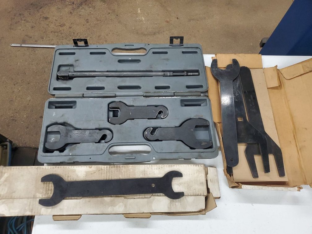 Lot 69: Lisle Miller Fan Clutch Wrench Tool Lot Ford Service Set Used