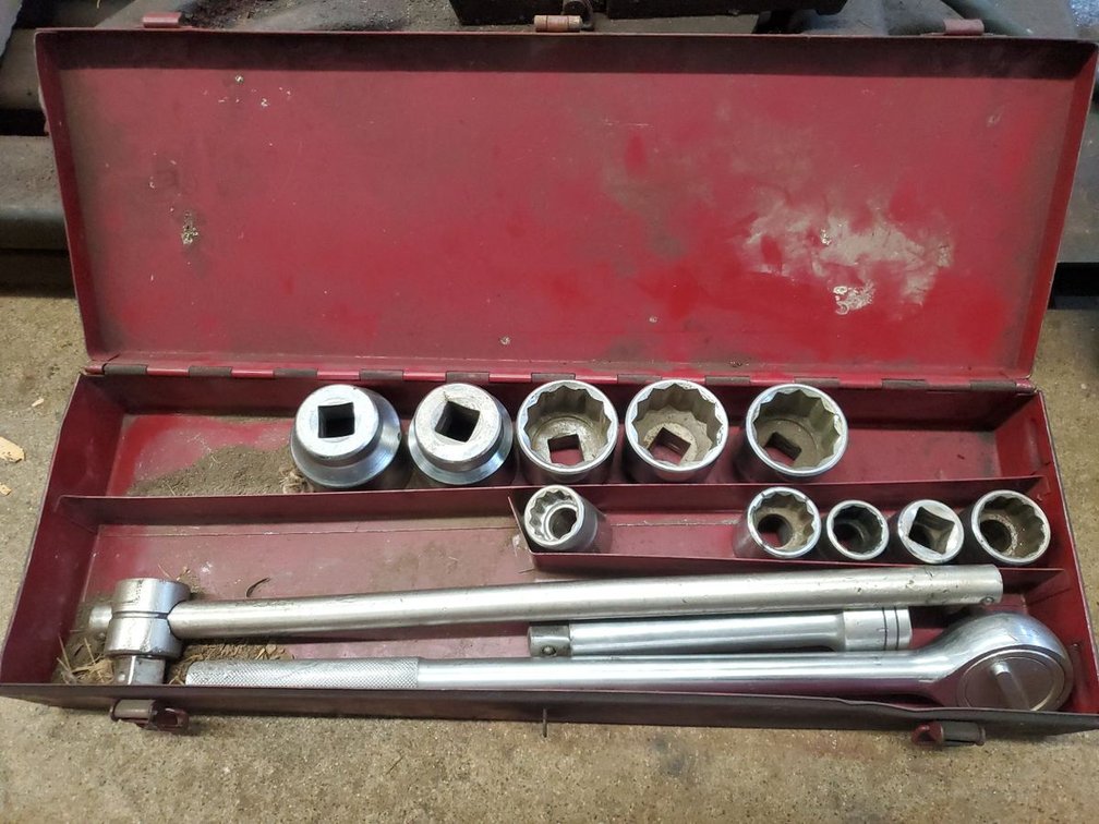 Lot 81: 3/4 Drive Socket Set Ratchet Breaker Bar Sockets w/ Case