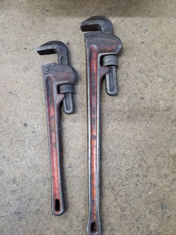 Lot 86: Ridgid Heavy Duty Pipe Wrench Set 18in & 24in Used