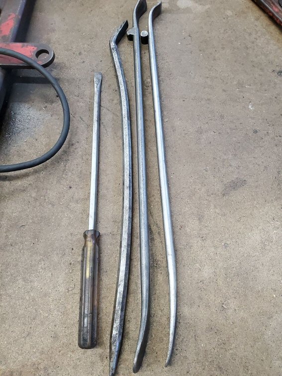 Lot 90: Set of 4 Assorted Pry Bars Wrecking Bars & Large Screwdriver Used