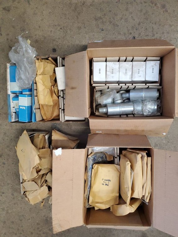 Lot 91: Kohler Small Engine Parts Mixed NOS Repair Lot Valves Gaskets
