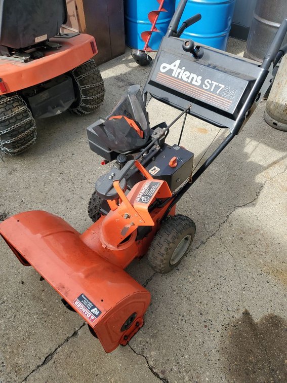 Lot 100F: Ariens ST724 7HP 24in Two Stage Snowblower Parts Repair