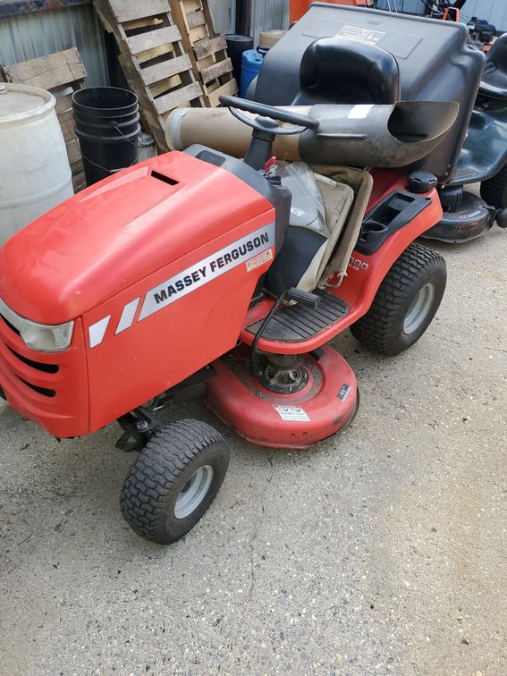 Lot 101F: Massey Ferguson 2000 20-42 Riding Lawn Mower 42in Parts Repair