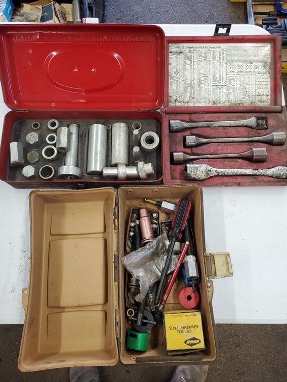 Lot 104: Domestic Torque Master Kit #1550 USA Automotive Specialty Tool Lot