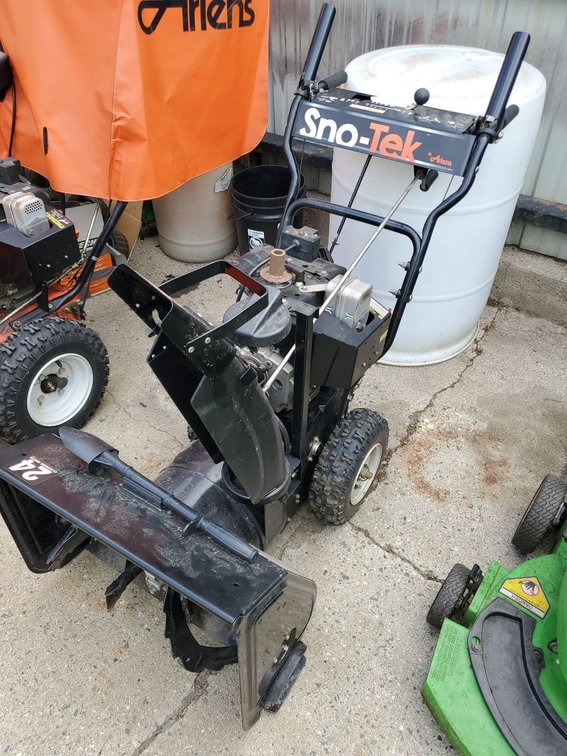 Lot 107F: Ariens Sno-Tek 24in Snow Blower Electric Start Not Running Parts
