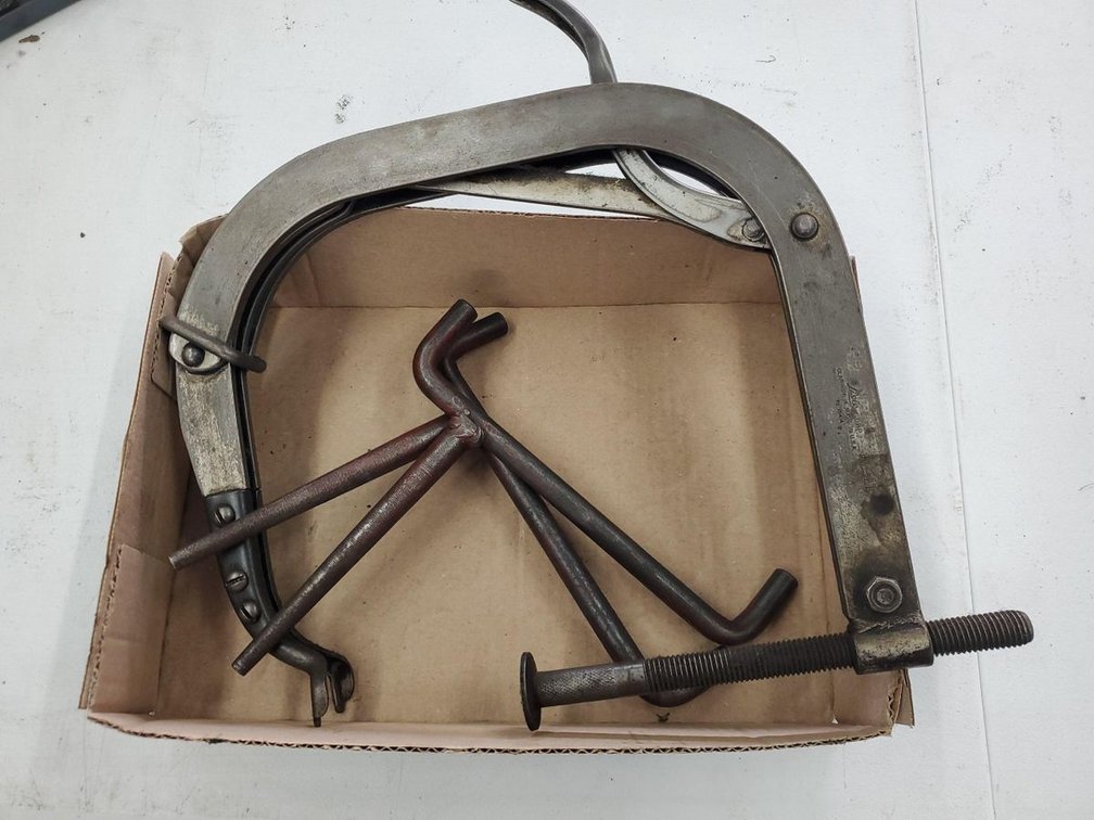 Lot 111: Vintage Rels Corp Engine Service Tool Set RE1914 C-111 USA