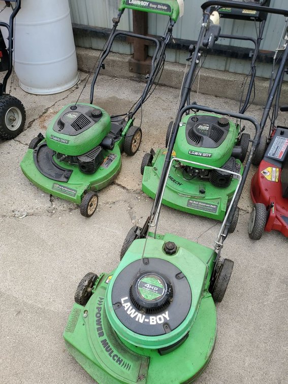 Lot 114F: Lawn-Boy Push Lawn Mowers Dura Force Power Mulch Parts Repair Lot