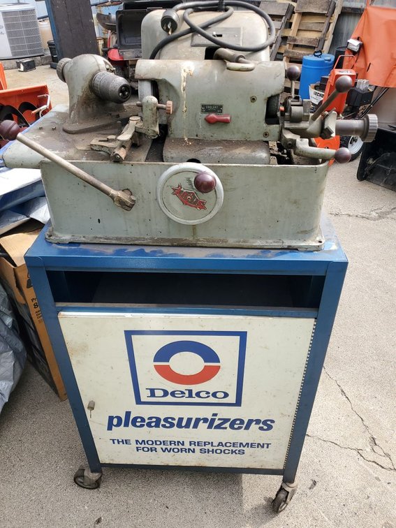 Lot 113F: Sioux Valve Face Grinding Machine w/ Delco Rolling Cabinet Untested