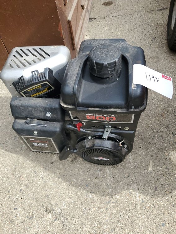 Lot 119F: Briggs & Stratton 800 Series 205cc Gas Engine Recoil Start Untested