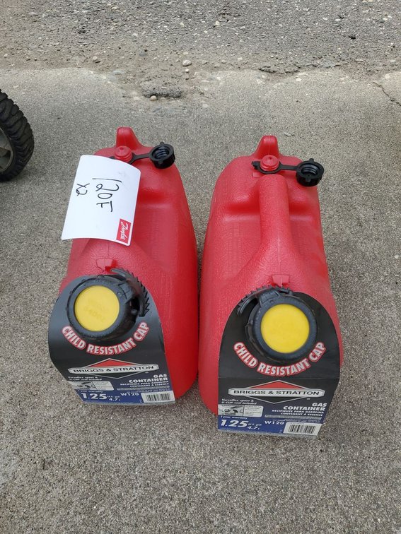 Lot 120F: Briggs & Stratton 1.25 Gallon Gas Containers Pair Model W120