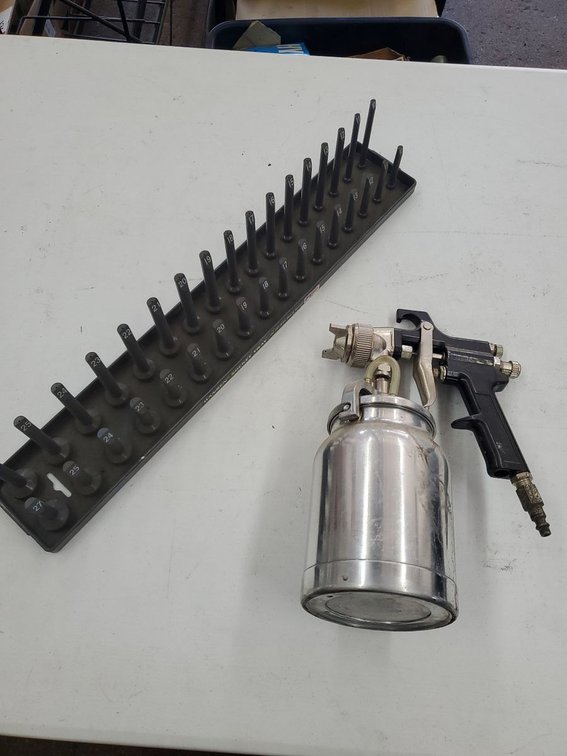 Lot 140: Evercraft Paint Spray Gun w Cup & Hansen 1/2 Drive Metric Tray
