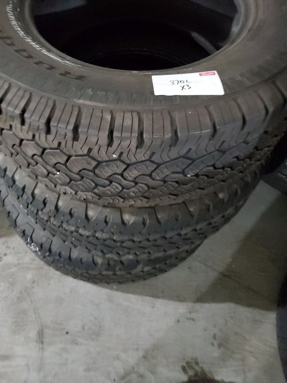 Lot 370L: Lot of Assorted Used Tires 17in 18in Mixed Tread