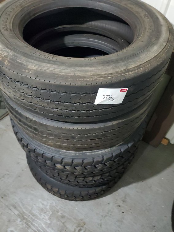 Lot 373L: Roadmaster 225/70R19.5 Commercial Truck Tire Set of 5 Used