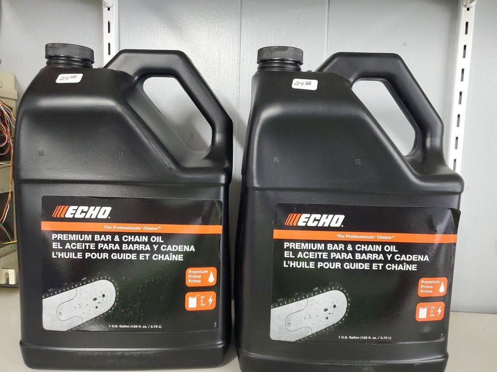 Lot 162: Chainsaw bar oil