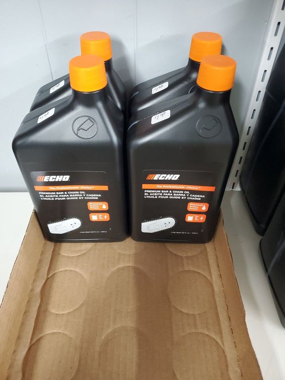 Lot 165: Chainsaw bar oil