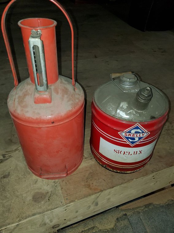 Lot 166L: Vintage Brookins 5 Gal Liquid Can & Skelly Lubricants Oil Can Lot