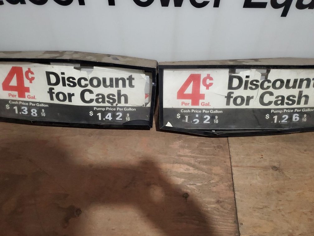 Lot 167L: Pair of Vintage Gas Station Discount for Cash Plastic Signs