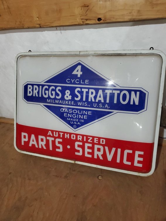 Lot 169L: Vintage Briggs & Stratton 4 Cycle Parts Service Lighted Sign
