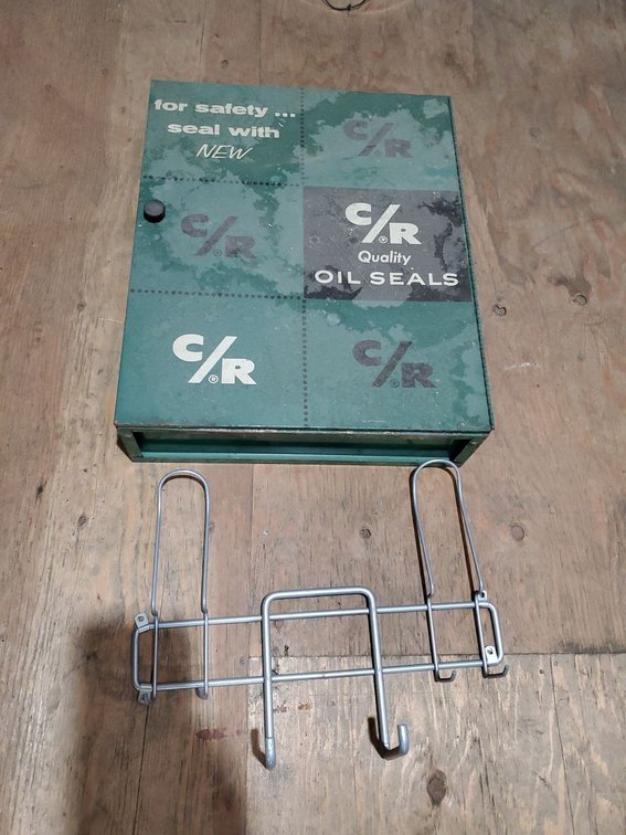 Lot 174L: Vintage C/R Quality Oil Seals Metal Parts Cabinet & Display Rack Lot