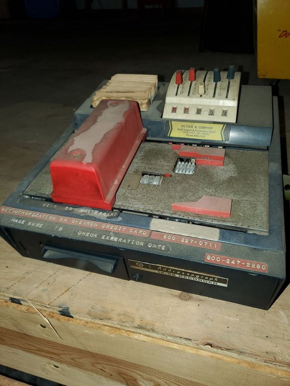 Lot 177L: Vintage Addressograph 1000 Recorder Credit Card Imprinter Machine