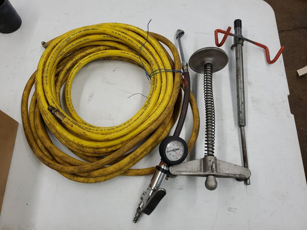 Lot 180: air hose with gauge and holders