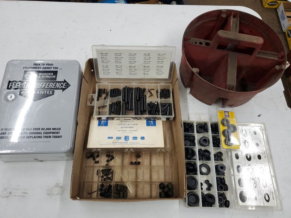 Lot 184: Roller pin,set screws, Gramet kits and misc items