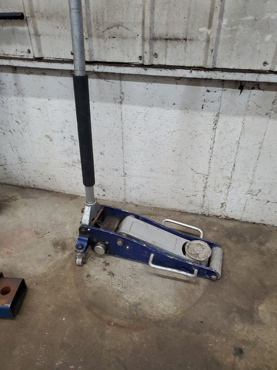 Lot 188: aluminum Floor Jack