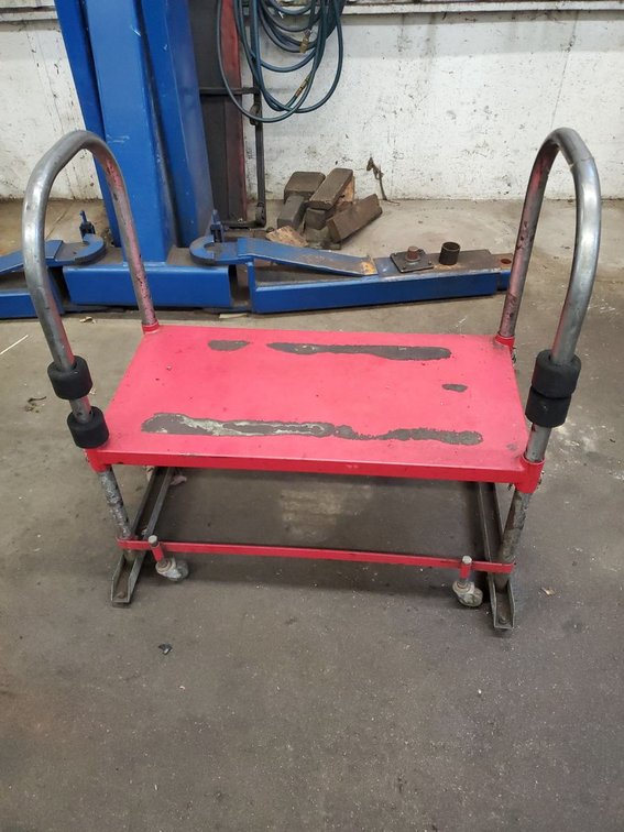 Lot 187: Portable Shop stand/cart