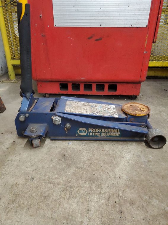 Lot 191: Heavy Duty Floor jack