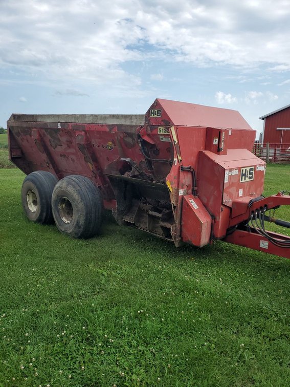Lot 25: H&S 5126 Manure Spreader Farm Implement