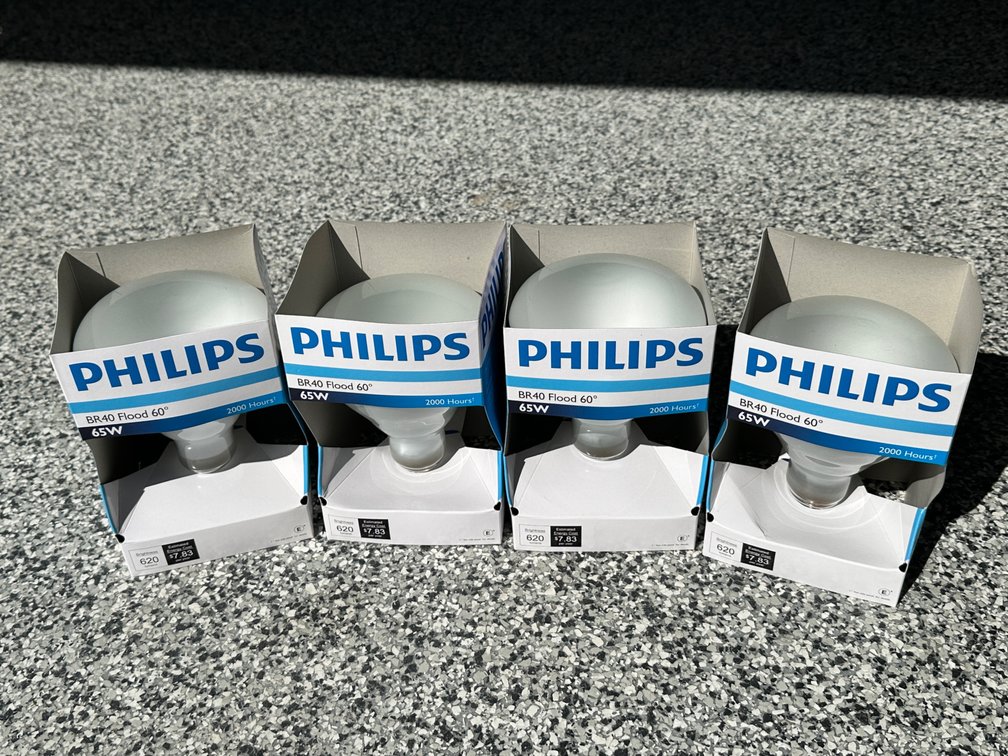 Lot 191: Lot of 4 Philips Flood Light Bulbs