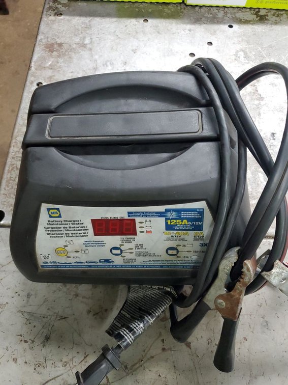 Lot 54A: NAPA 85-640 6/12V Battery Charger Tester 125A Engine Start