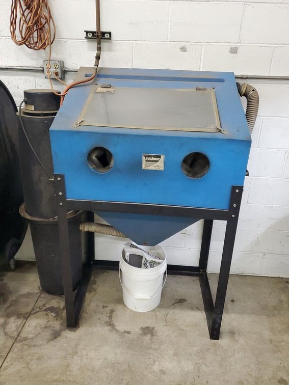 Lot 60A: Cyclone Sandblasting Cabinet w/ Dust Collector Stand Blast Gun