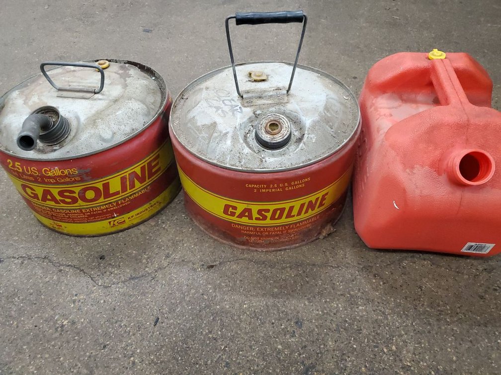 Lot 69A: Vintage Steel Gasoline Cans & Plastic Gas Can Mixed Garage Lot