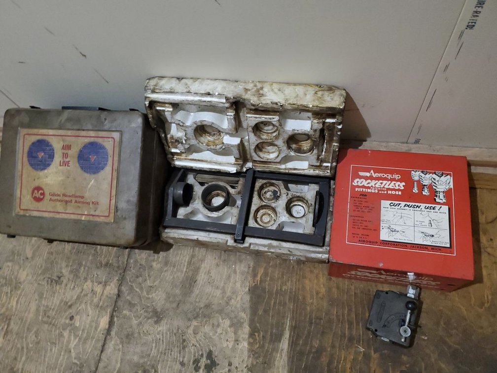 Lot 208L: Vintage AC Headlamp Aiming Kit & Aeroquip Socketless Fittings Lot