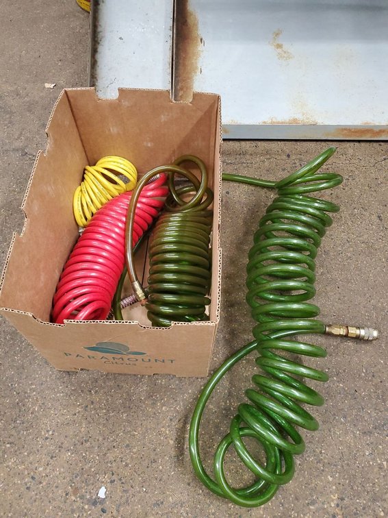 Lot 215: Assorted Coiled Air Compressor Hoses Quick Connect Fittings Mixed Sizes