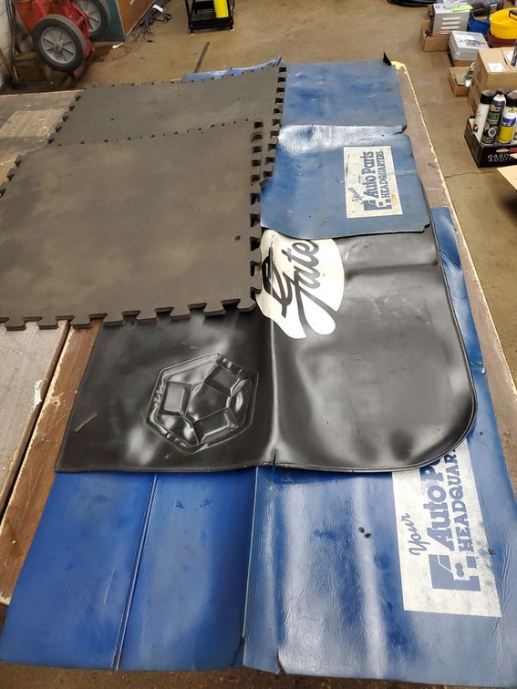 Lot 226: Assorted Shop Floor Mats Foam Tiles Gates Auto Parts Garage Mats