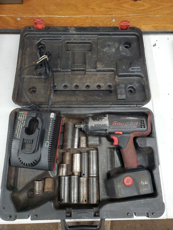 Lot 247: Snap-on 18V Cordless Impact Wrench Kit CT4850HODEM w Case Charger